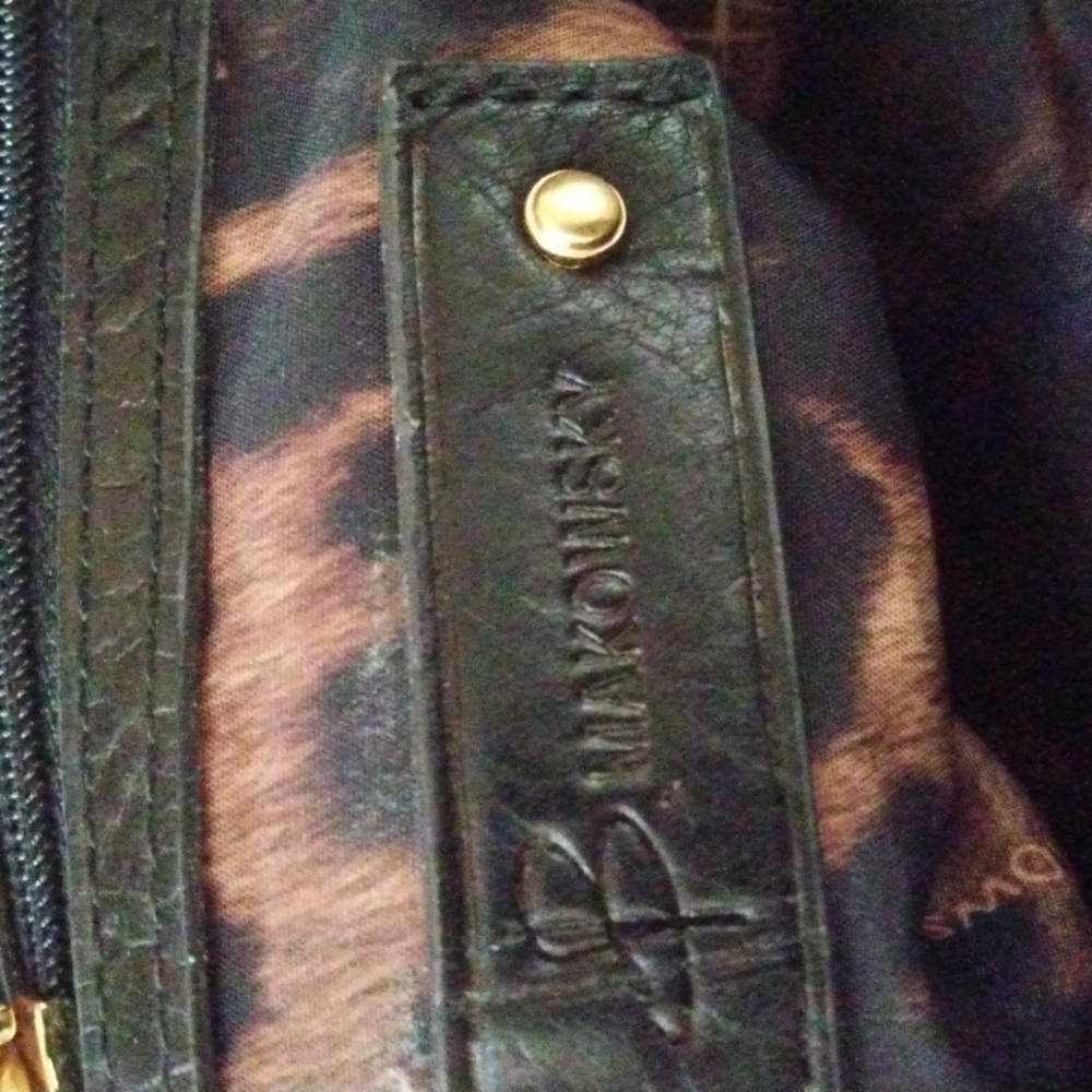 B Makowsky Crossbody Bag. - Picture 6 of 11